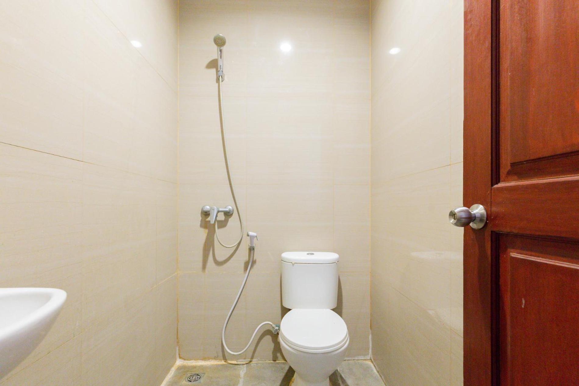 Reddoorz @ Raya Ngagel 2 Guest house Surabaya