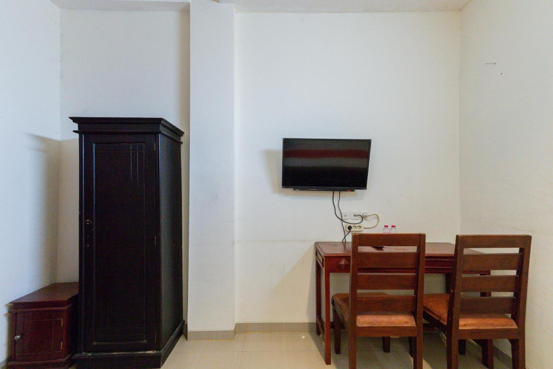 Reddoorz @ Raya Ngagel 2 Guest house